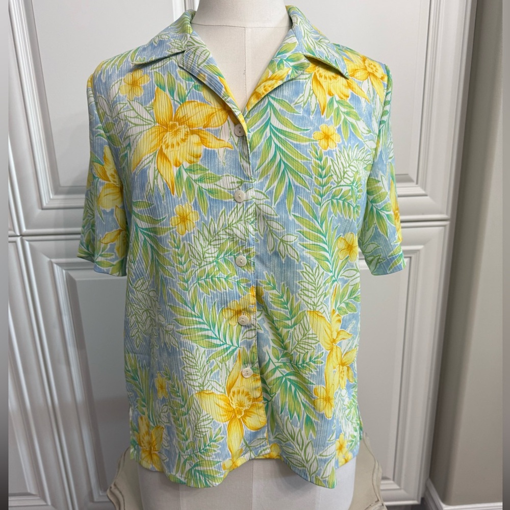Alia Petites Size 8P Short Sleeve Button Down Blouse Blue w/Yellow Daffodils